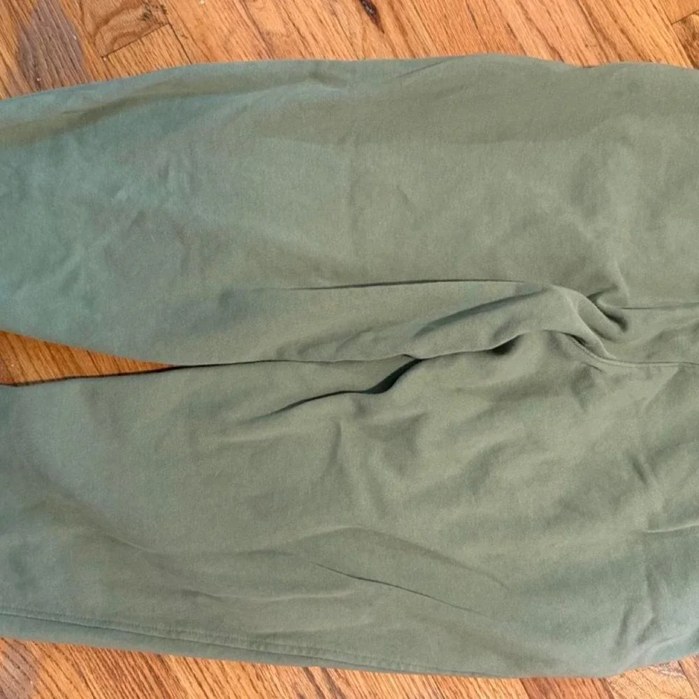Nike Boys Youth XL Sweatpants Green Khaki Joggers Fleece Athleisure Pants